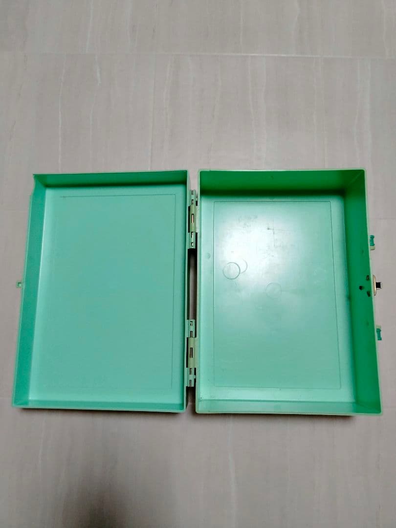 ファミコンカセットケース