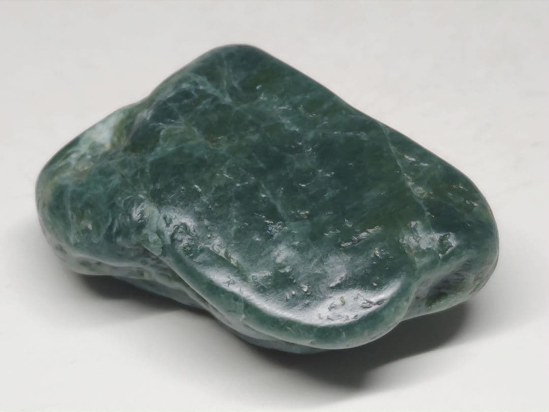 濃緑 64g 翡翠 ヒスイ 原石 鑑賞石 自然石 誕生石 鉱物 鉱石 水石