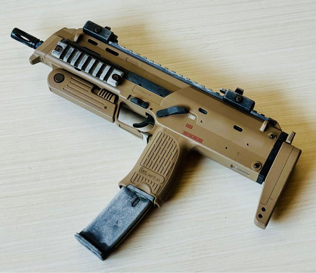 h*e様 東京マルイ ガスブローバック MP7A1 TAN　本物と同じ重量です