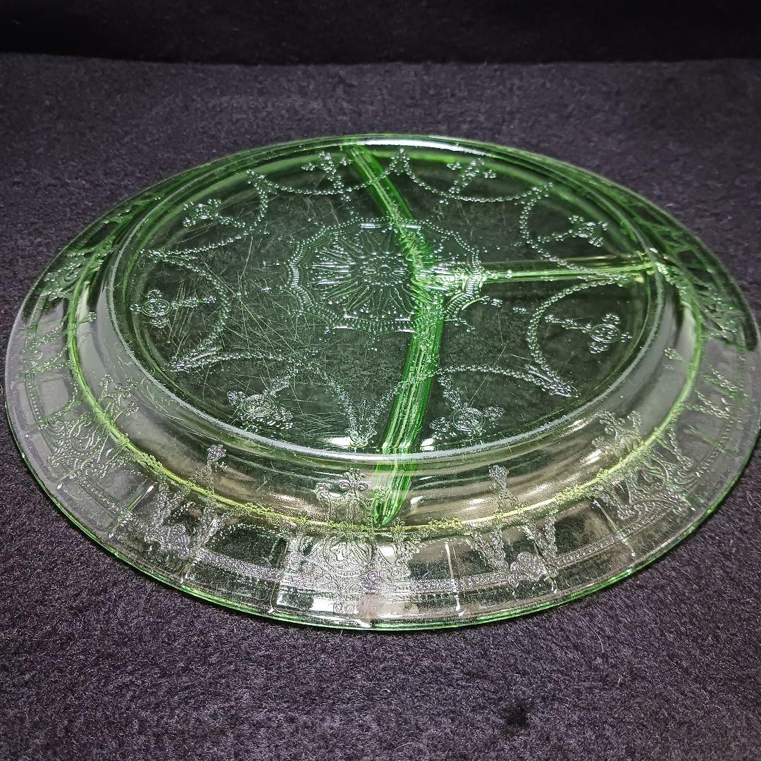 W361-2 昭和レトロ ウランガラス 仕切りランチプレート 古ガラス　FF