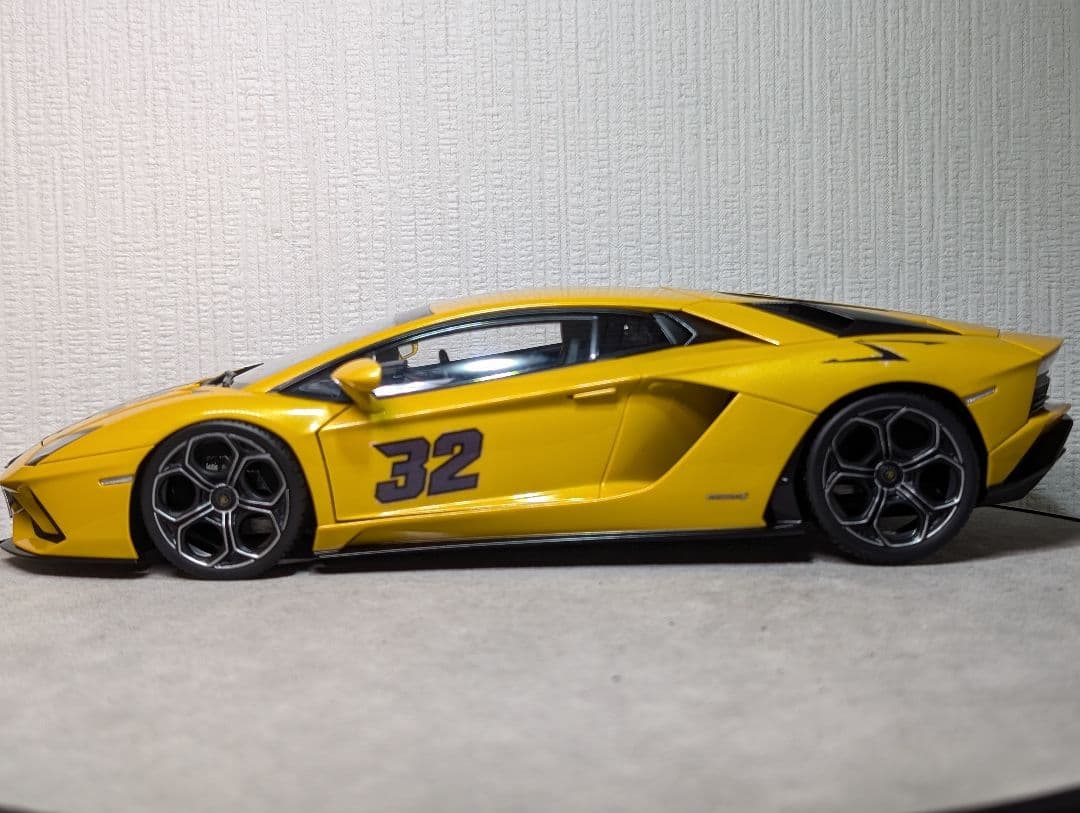 【カスタム】1/18 ランボルギーニ アヴェンタドール LP740-4 S