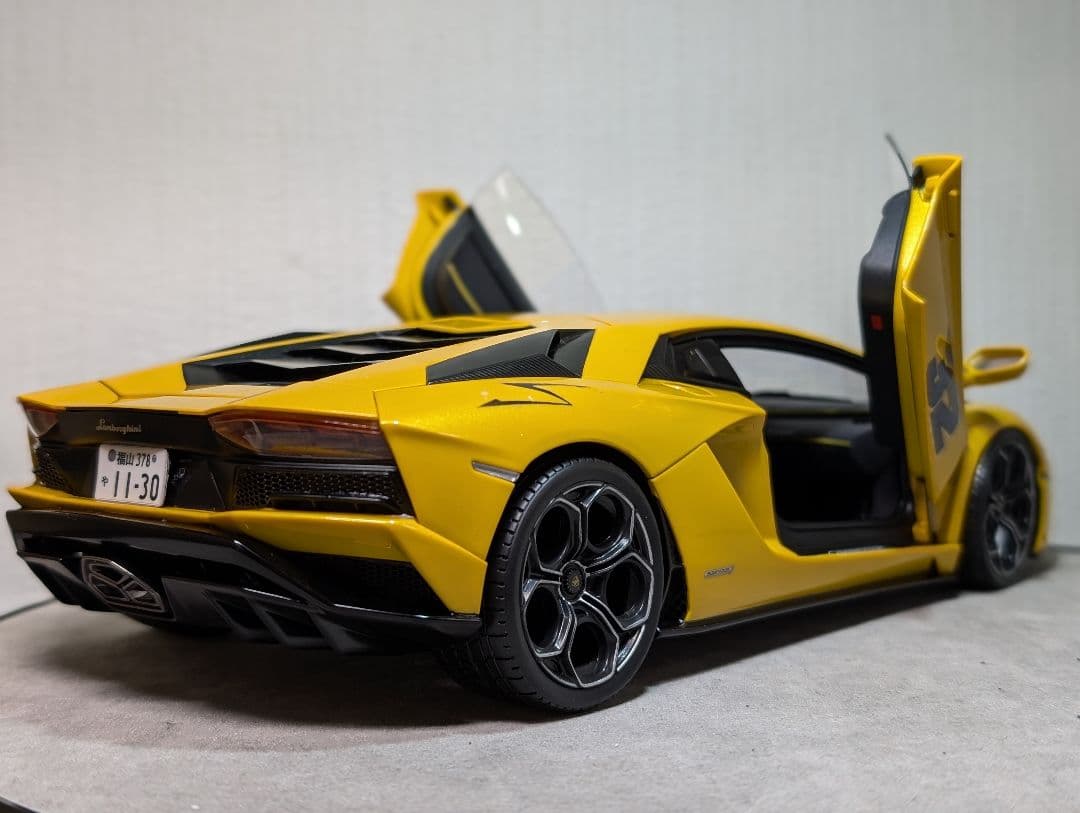 【カスタム】1/18 ランボルギーニ アヴェンタドール LP740-4 S