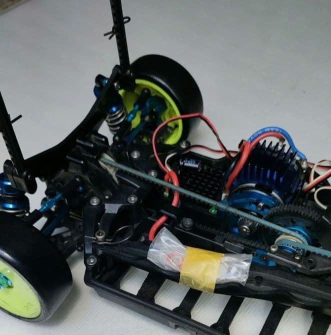 タミヤ ベルトドライブ4WD　TA05 シャーシ　メカ一式オープションパーツ付