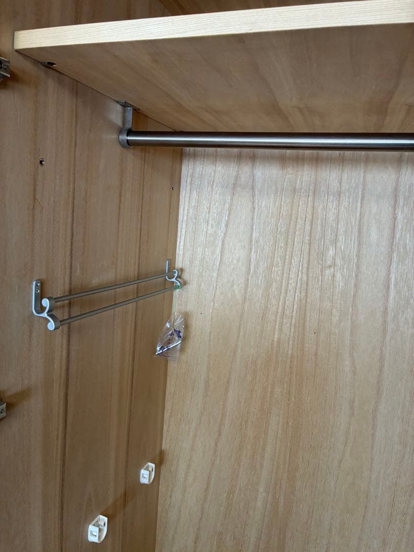 洋服ダンス　扉付き収納　ミラー付き