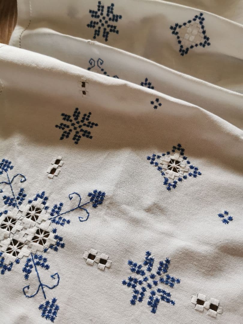 アンティーク 北欧ハーダンガーレース刺繍 大判クロス ブルーワーク✵ 雪の結晶