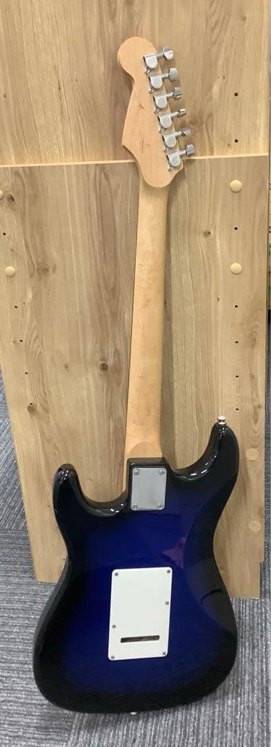 送料込み！ エレキギター ストラトキャスター Legend by Aria