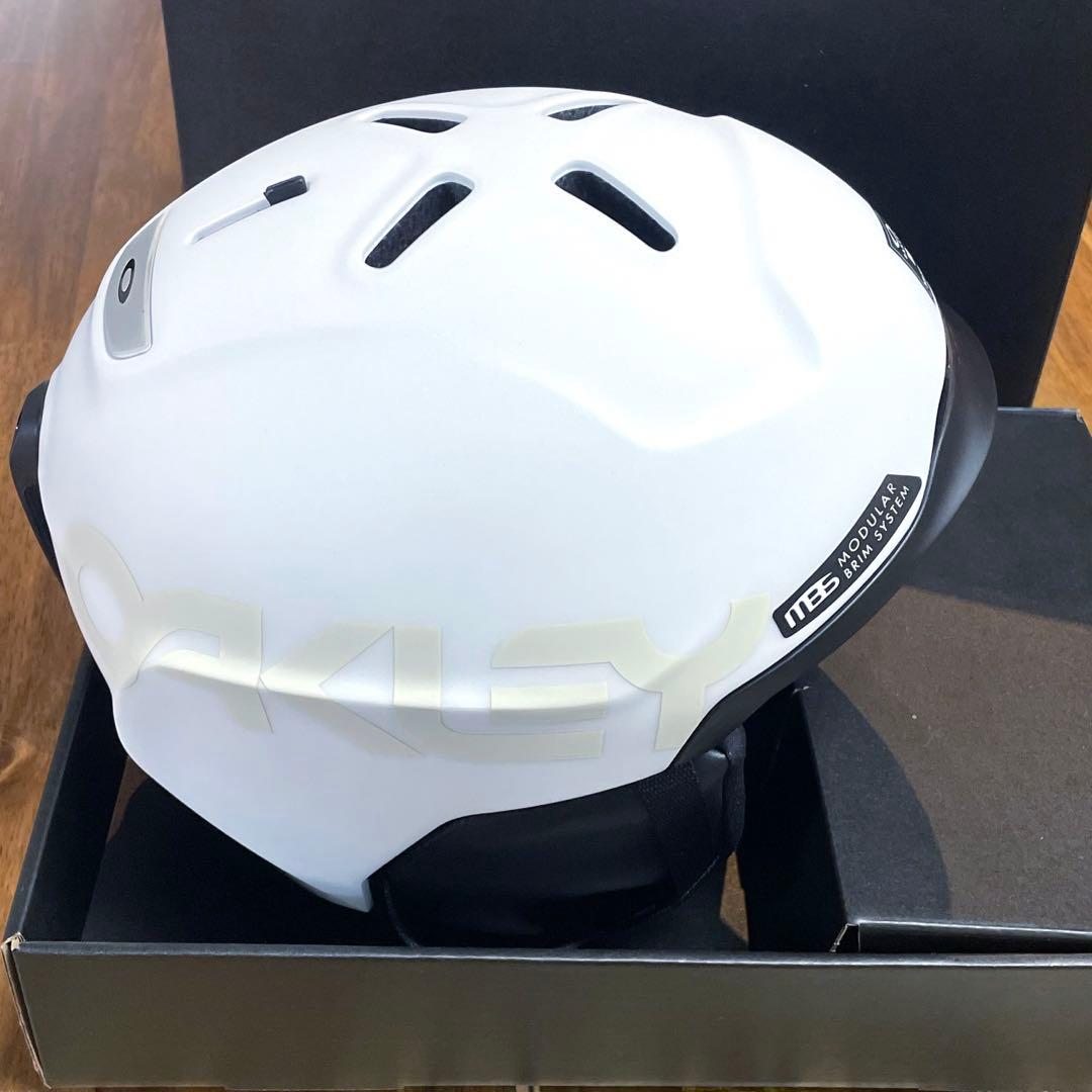 【新品・未使用】OAKLEY オークリー　Mサイズ　ヘルメット　MOD3