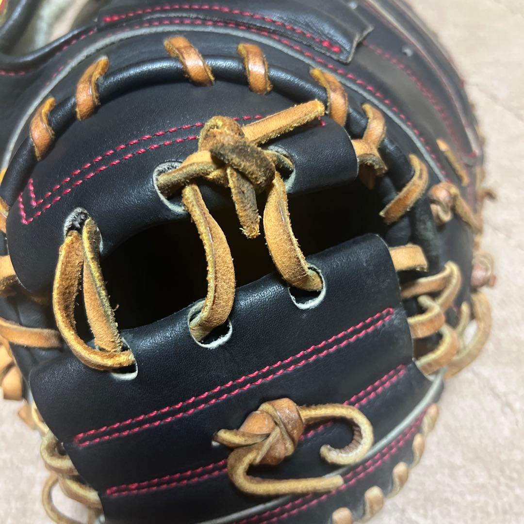 ハタケヤマ　キャッチャー用グローブ 黒/赤