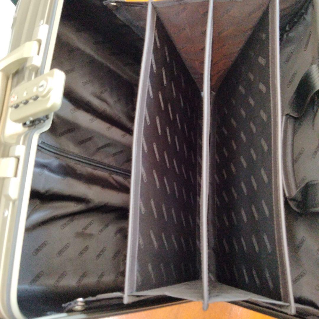 RIMOWA TOPAS TITANIUM　ビジネストロリー２輪