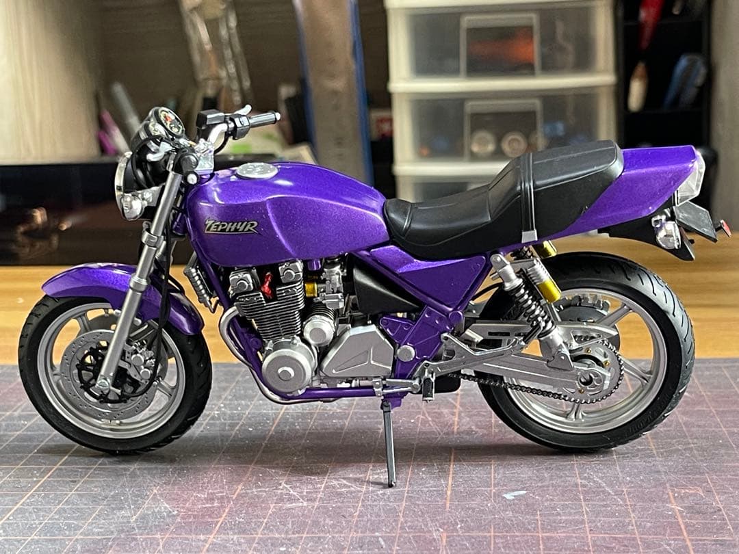 1/32 カワサキ・ゼファー（ZR400C）★完成品