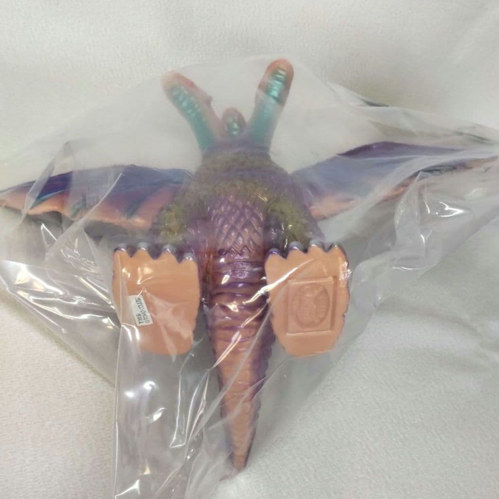〈新品未開封〉ブルマァク復刻 キングギドラ 肌色成型パープル塗装