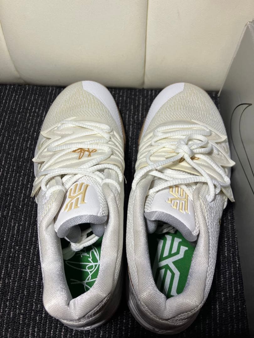 《未使用》　Nike カイリー5 22㎝　レア　キッズ　レディース