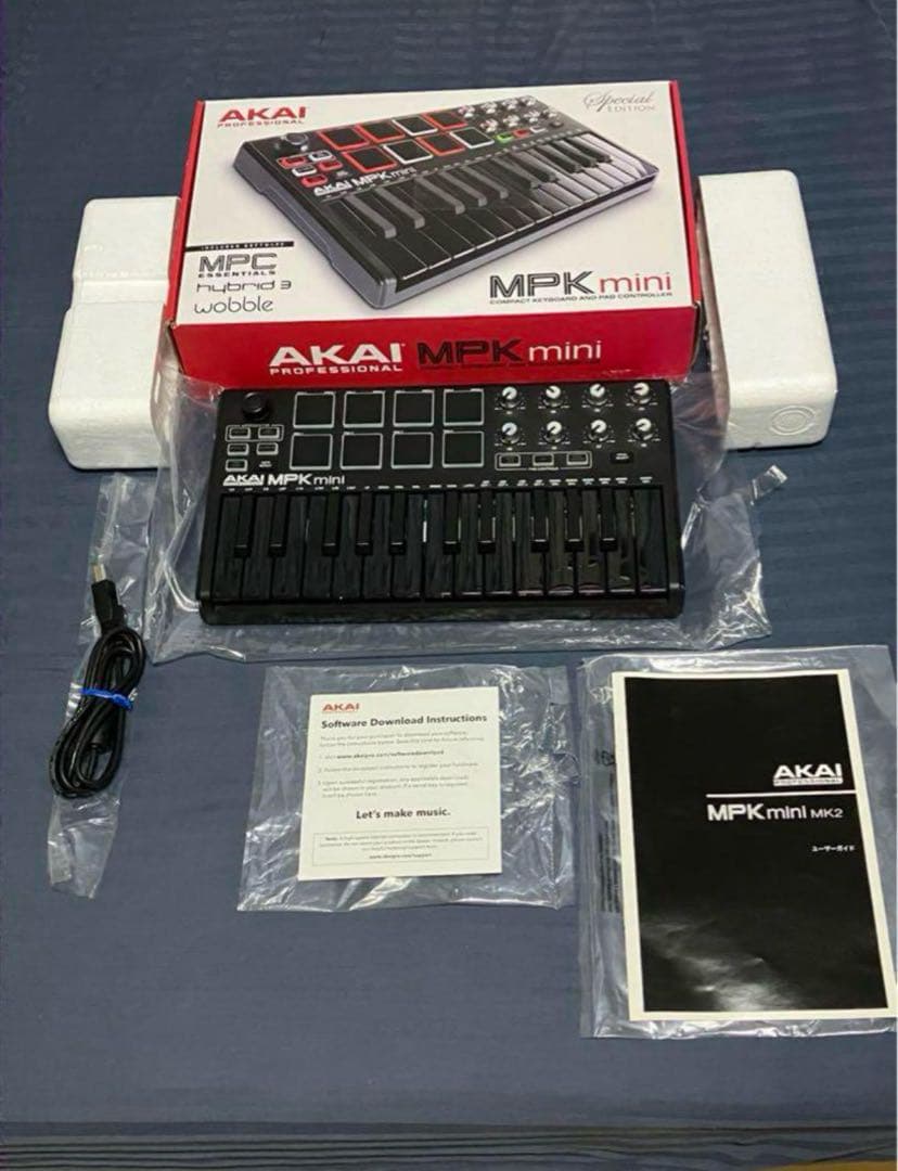 【美品】AKAI キーボードコントローラー 8パッド MPKMini ブラック