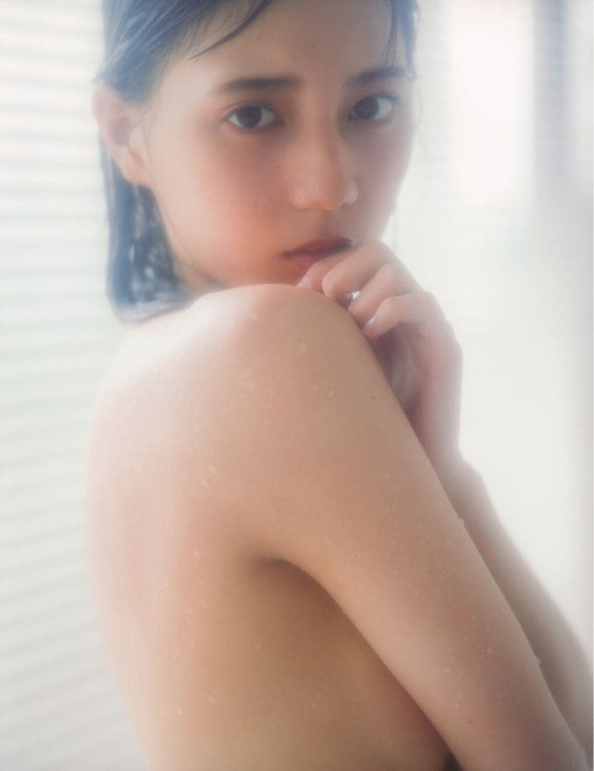 美女 L判写真 20枚セット服はぎ可能 小坂菜緒似