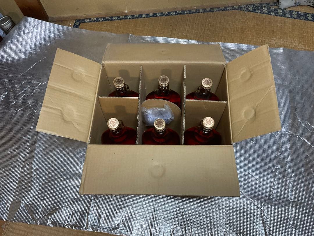 ニッカ・ウヰスキー／HI NIKKA・WHISKY・DX。1920ml、39度。