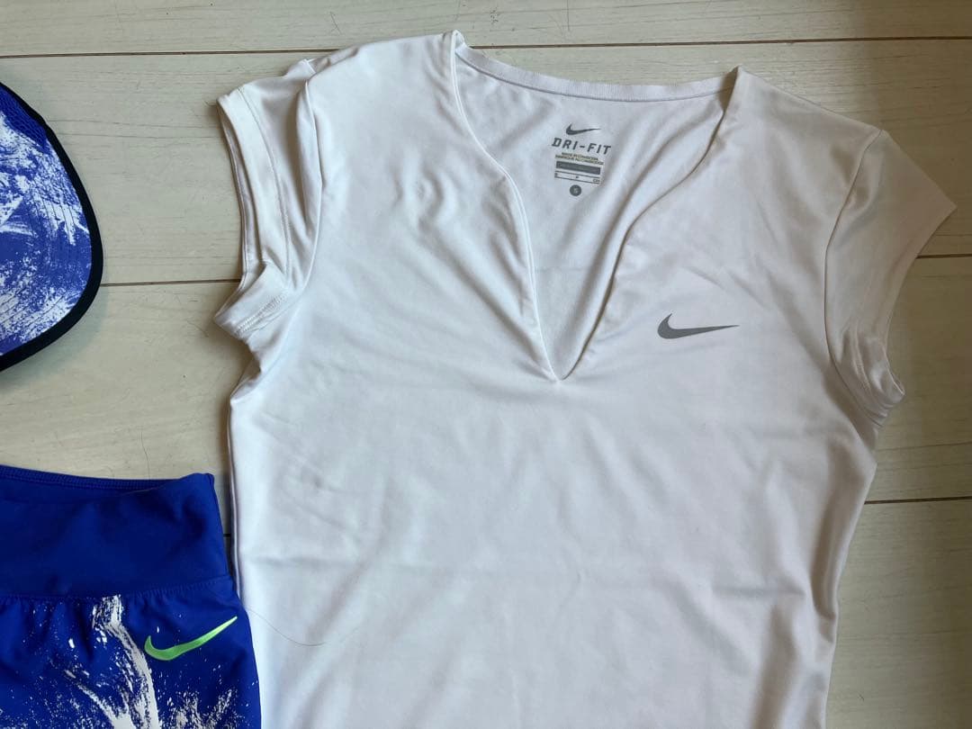 NIKEナイキ＊白のピュアトップとビクトリーショートパンツ,バイザー3点セット