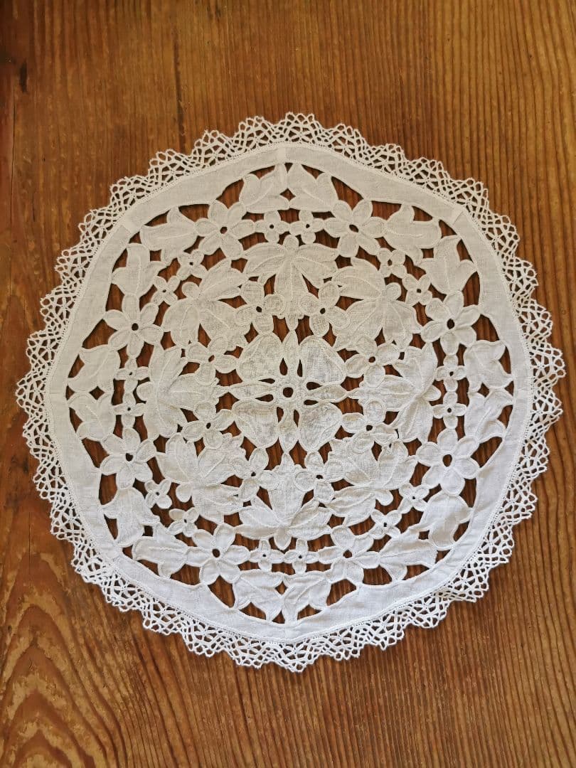 アンティークイタリア オープンカットワーク花刺繍＆ボビンレース ラージドイリー
