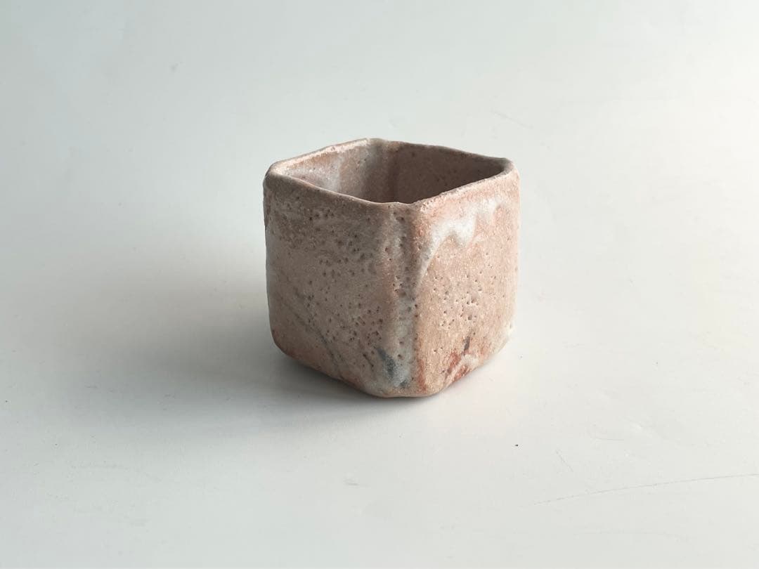 陶芸家　滝川恵美子　志野　四方猪口　ぐい呑　酒器　志野焼　美濃　共箱