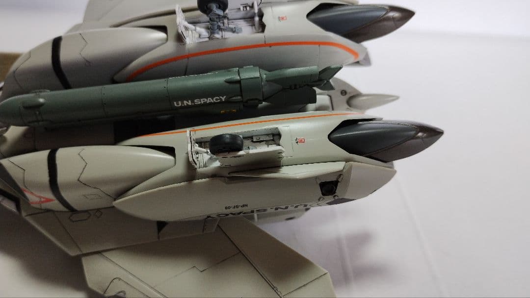 プラモデル完成機　1/72　VF-11Bと、VF-22Sの2機セット
