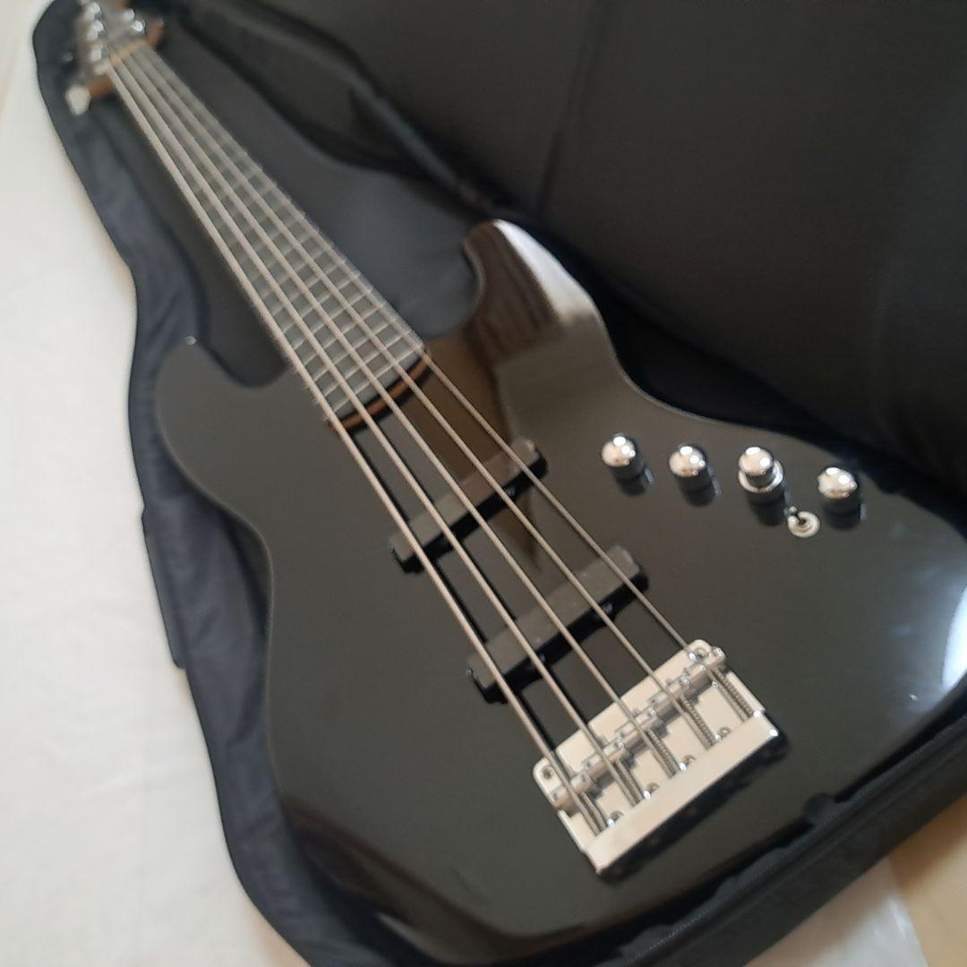 Squier Deluxe Jazz Bass Active V 5弦