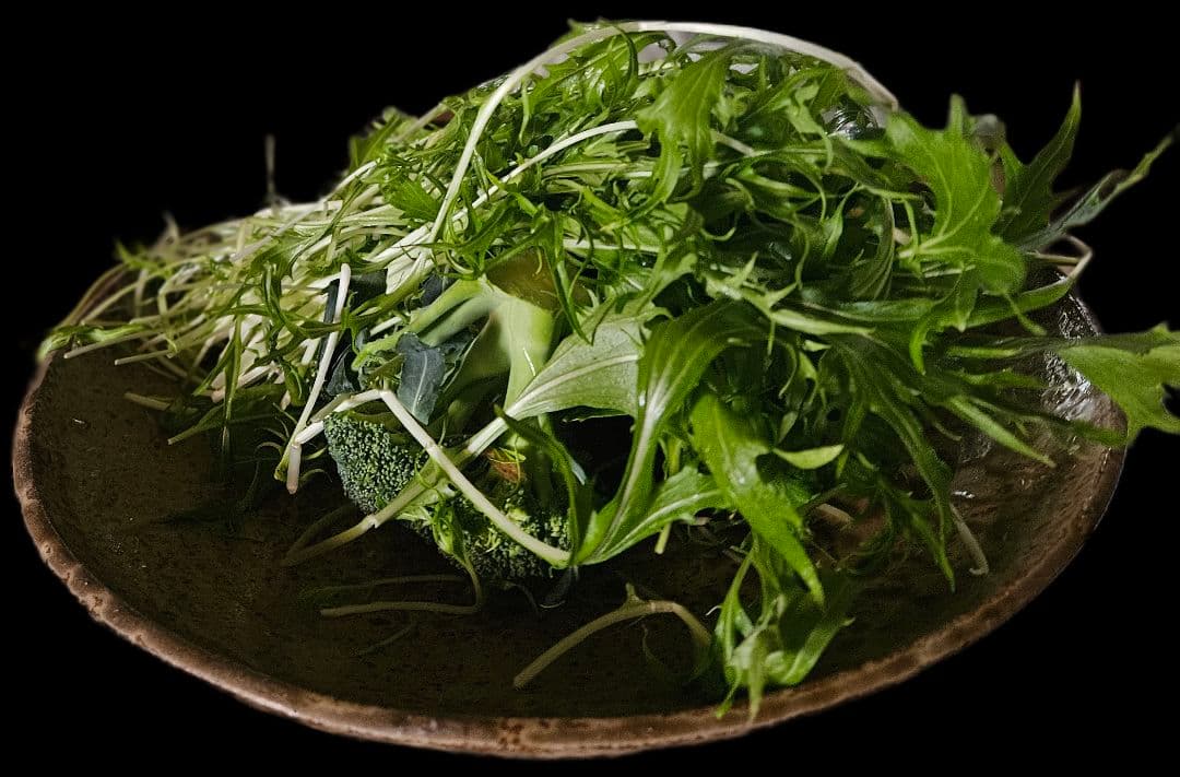 陶器の皿 自然な模様付き
