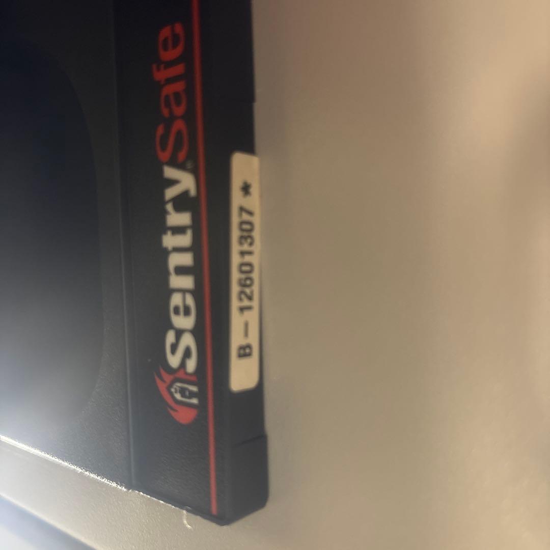 Sentry Safe 『ファイアーセーフ』　耐火金庫 SB0507テンキー式