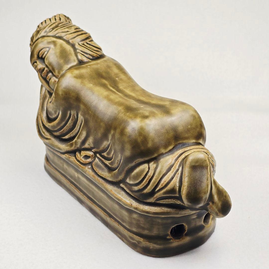 舶来品 中国古磁 越窯青磁 堆彫 唐代仕女紋 磁枕 脈枕 置物 美品