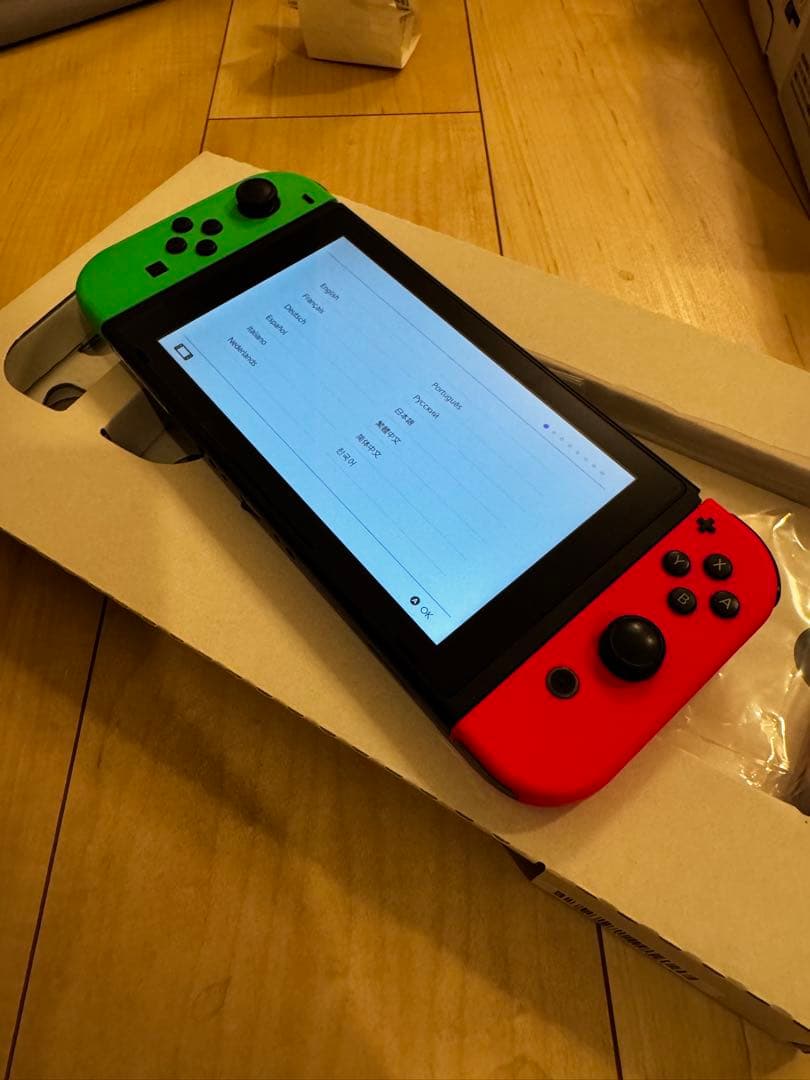 Nintendo Switch本体とキャリングケース