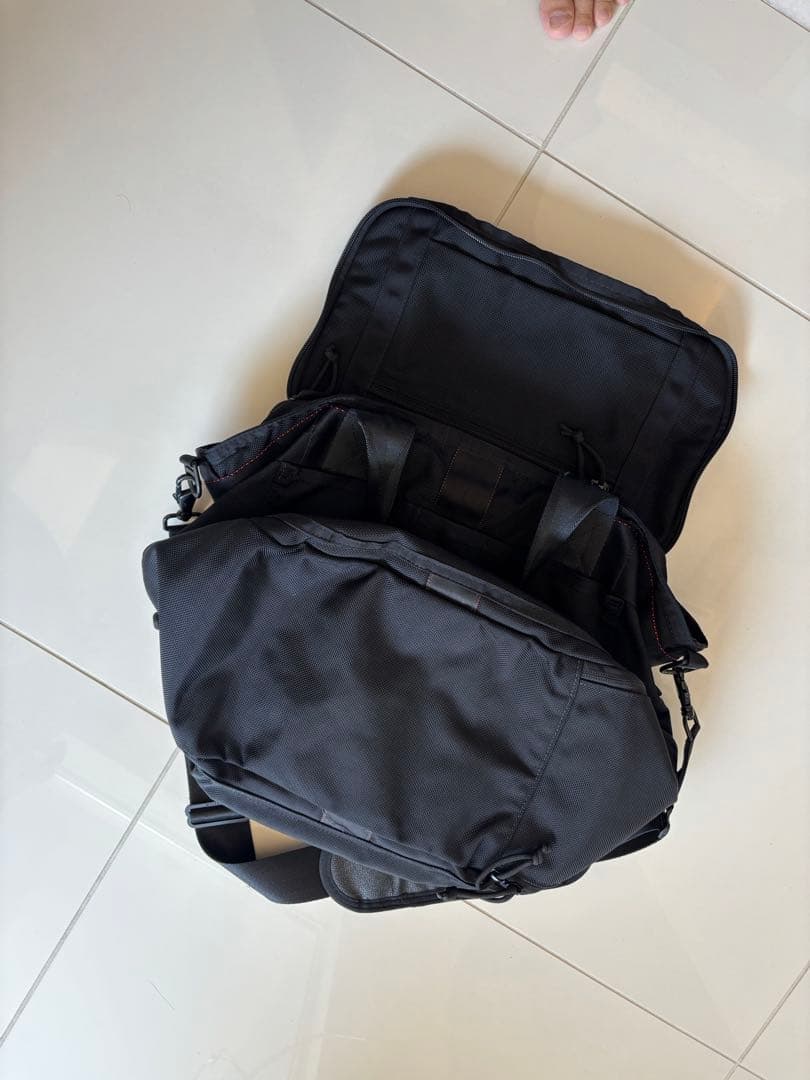 BRIEFING ブラックショルダーバッグ　クラウドジムワイヤー