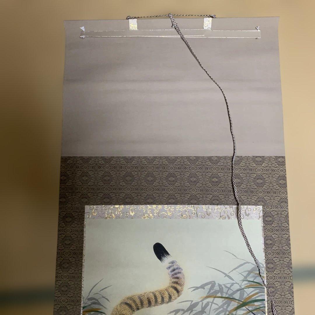虎の掛軸 182cm × 53cm 木製の箱入り