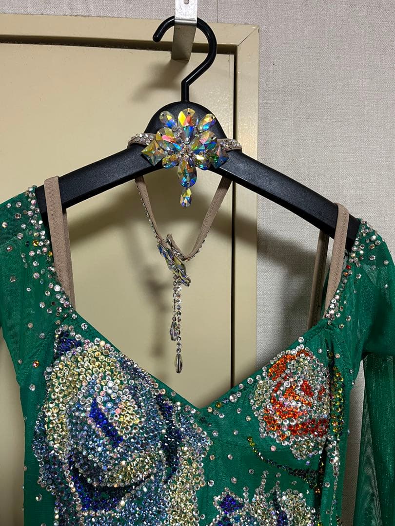 スタンダードドレス 緑色 ビーズ刺繍