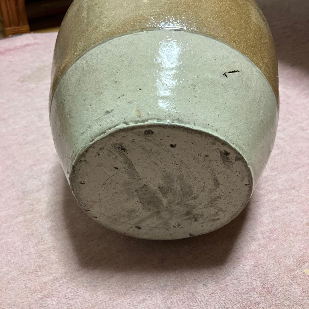 アンティーク、茶色の装飾的な陶器の壺