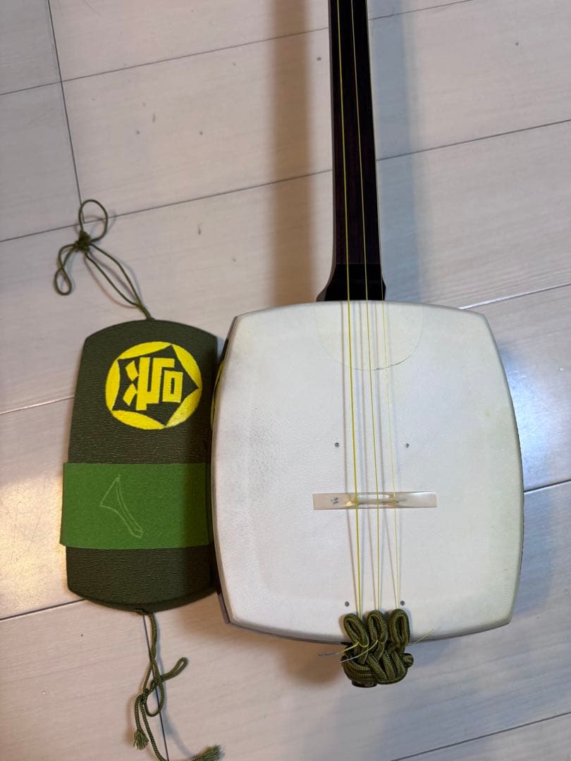 民謡三味線　中棹　紅木　地唄　二本溝　片面皮やぶれあり