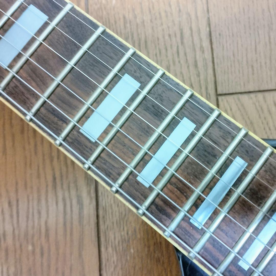 Monsty　FLYING V タイプ　エレキギター　　弦は新品に交換済み！