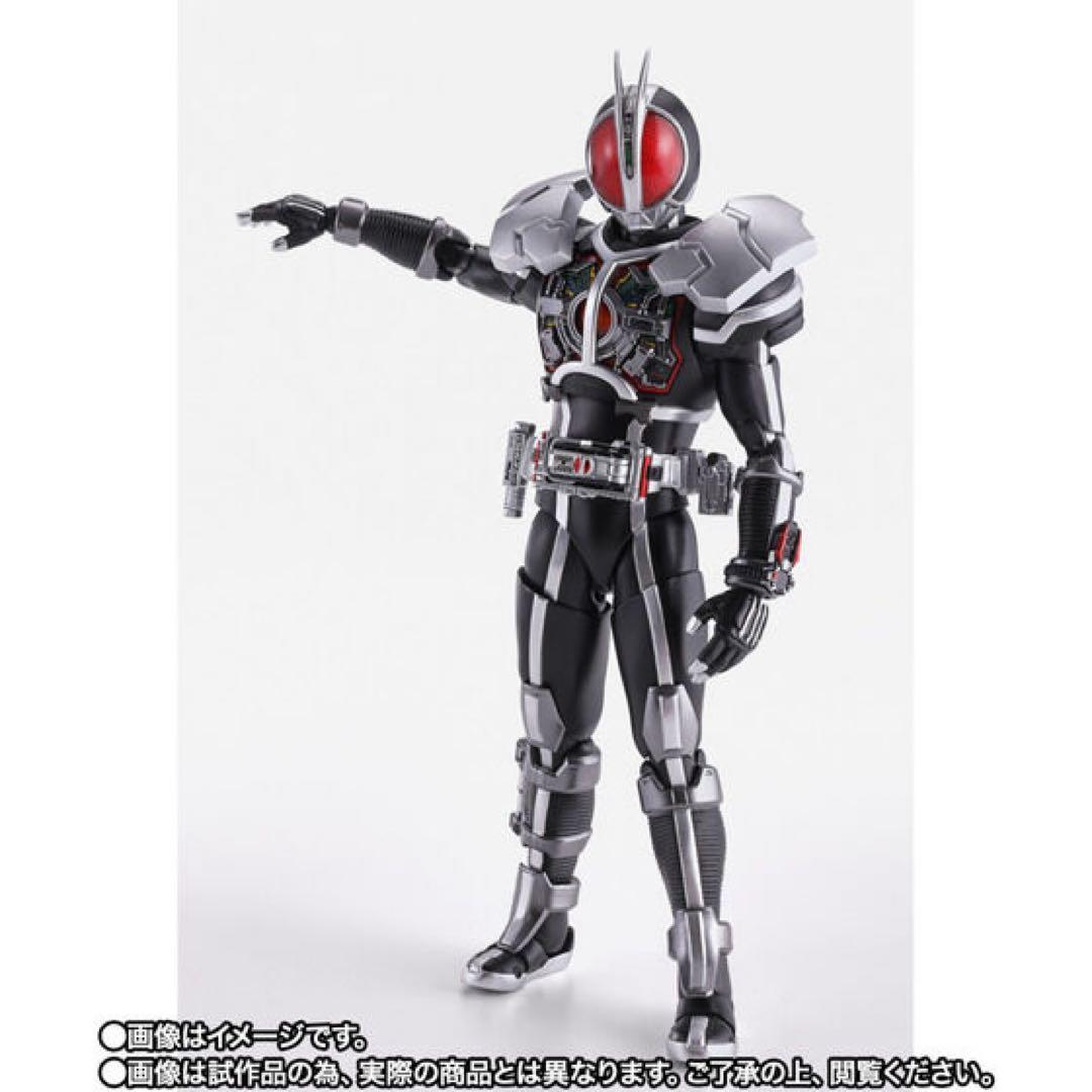 S.H.Figuarts（真骨彫製法） 仮面ライダーファイズ　アクセルフォーム