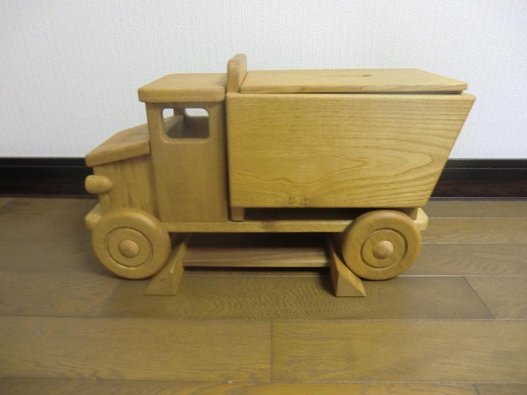 243新品・未使用　木のおもちゃ　手作り木製自動車 トラック　木製玩具　乗用玩具
