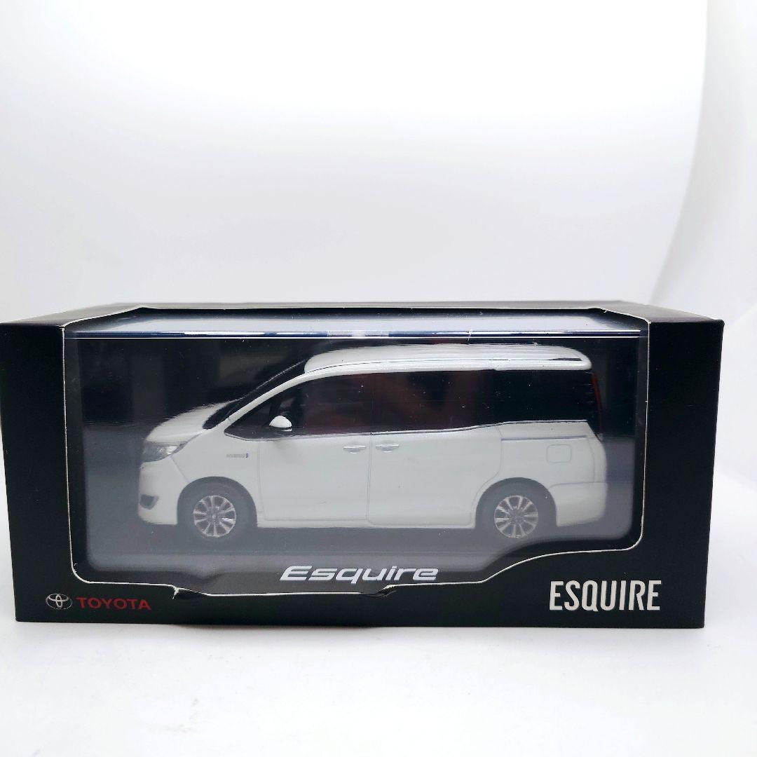 1/30 トヨタ エスクァイア Esquire 後期 カラーサンプル ホワイト