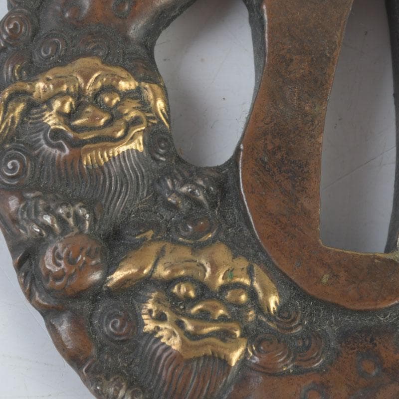 武具　刀装具　大森英重銘　古銅　牡丹神獣紋鍔　時代箱　C　9447