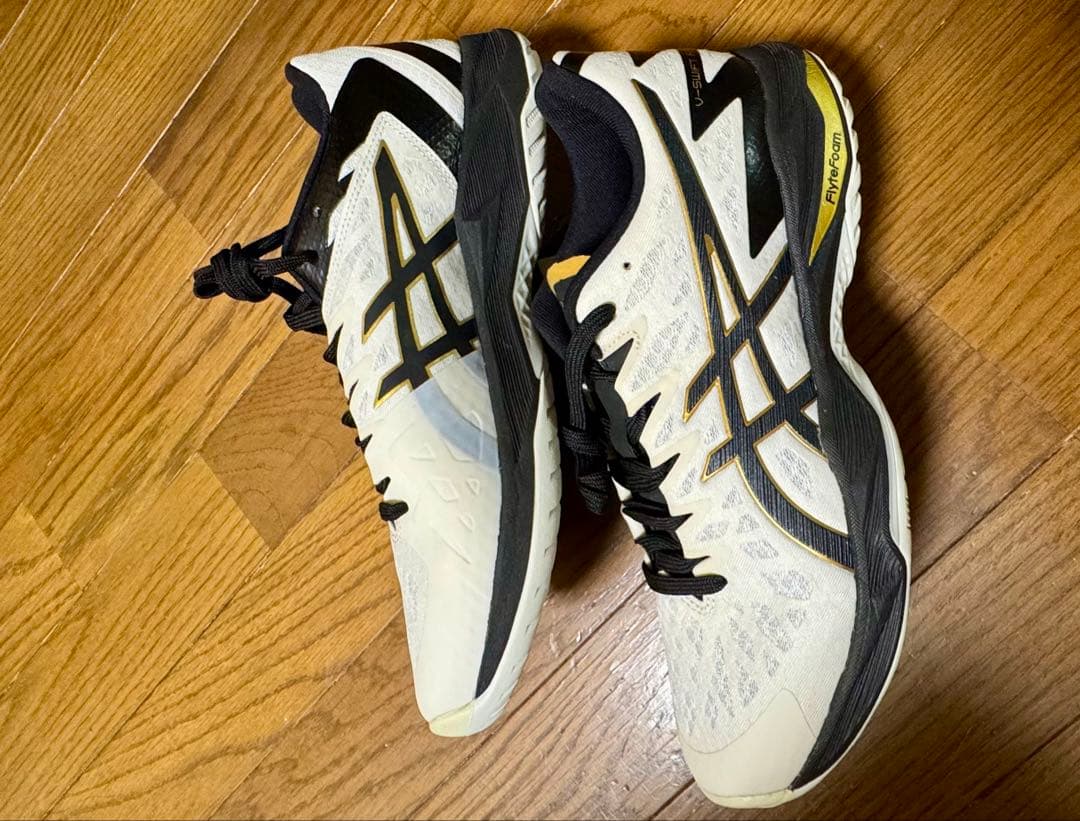 値下げ中！！　新品タグ付きV-SWIFT FF 2 25.5バレーシューズ