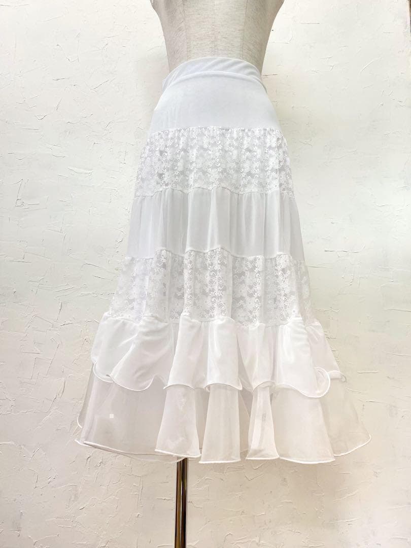 【ふわふわ】新品　レースがかわいい　白　ティアードスカート　ｍ060