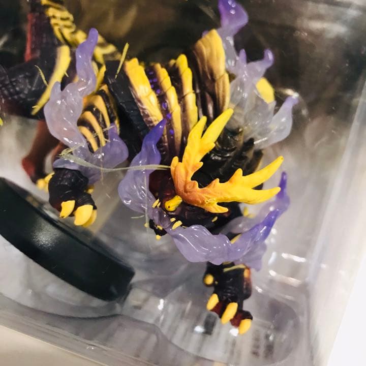 新品ですが訳あり品　アミーボ amiibo モンスターハンター　3体セット