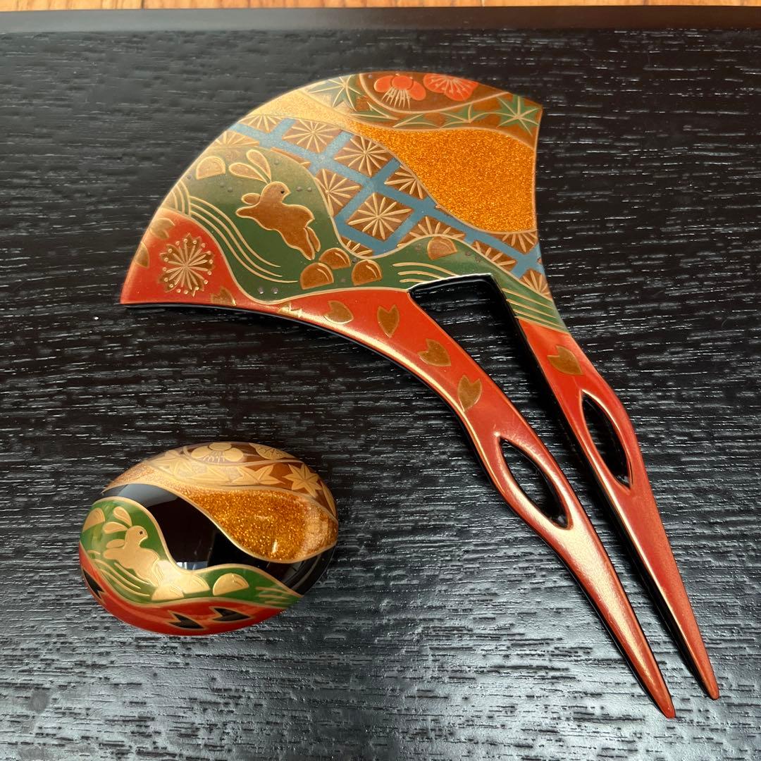 輪島塗　櫛と帯留のセット 木箱入り