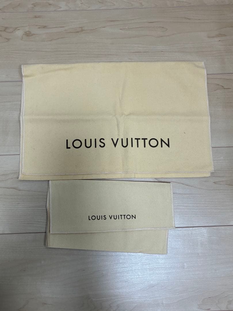 LOUIS VUITTON ショップ袋・箱・メッセージカード・保存袋・リボン