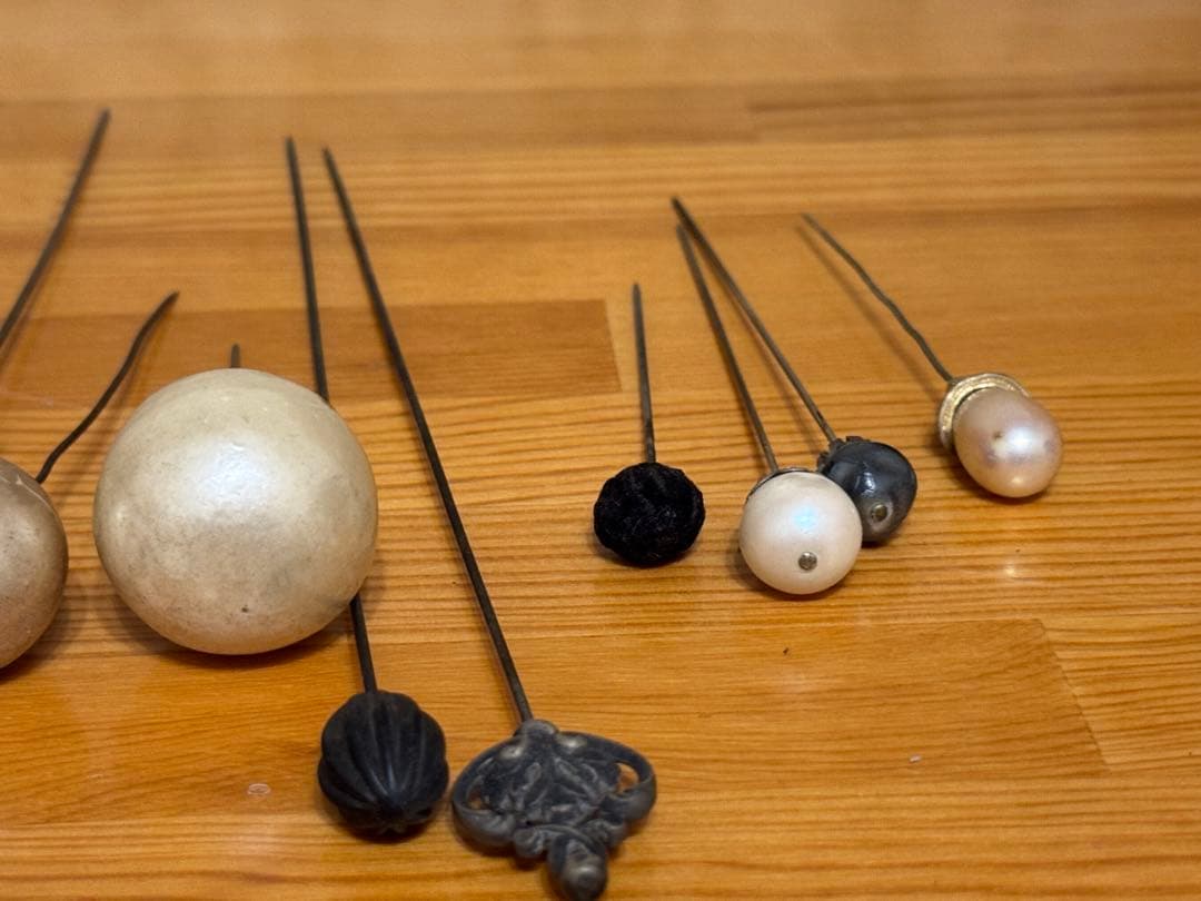 ピンクッション とアンティークピン、台座セット