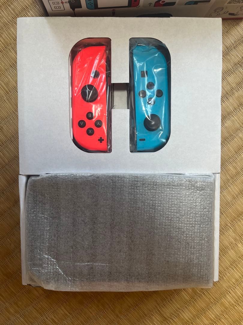 Nintendo Switch 本体 青と赤のジョイコン