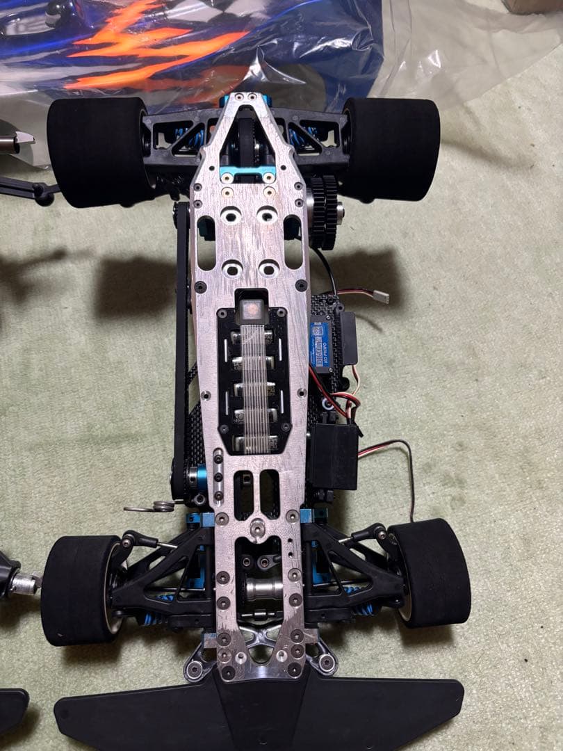 シェファード V8 2台 走行少な目 ボディ付き　1/8 エンジンRC