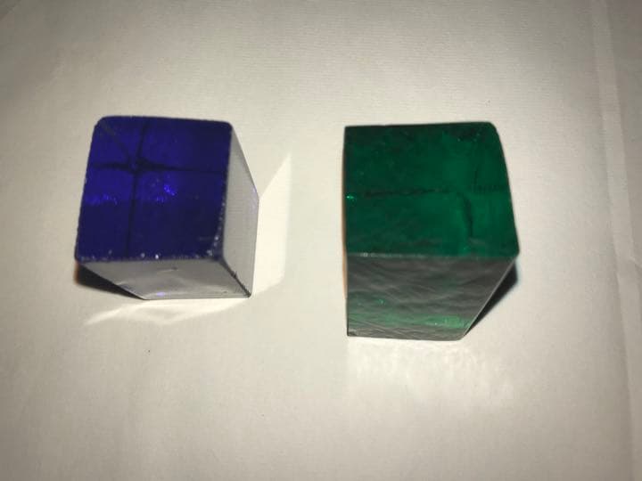 昭和レトロ 名も無き色ガラス パープルとグリーン