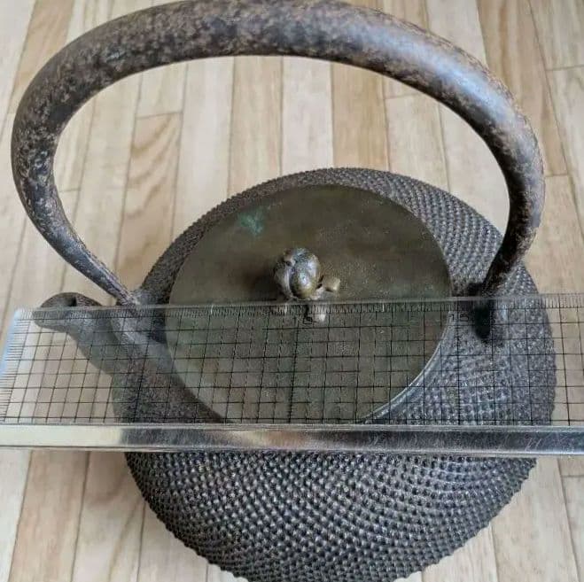 鋳鉄製　鉄瓶　龍文堂造　送料無料