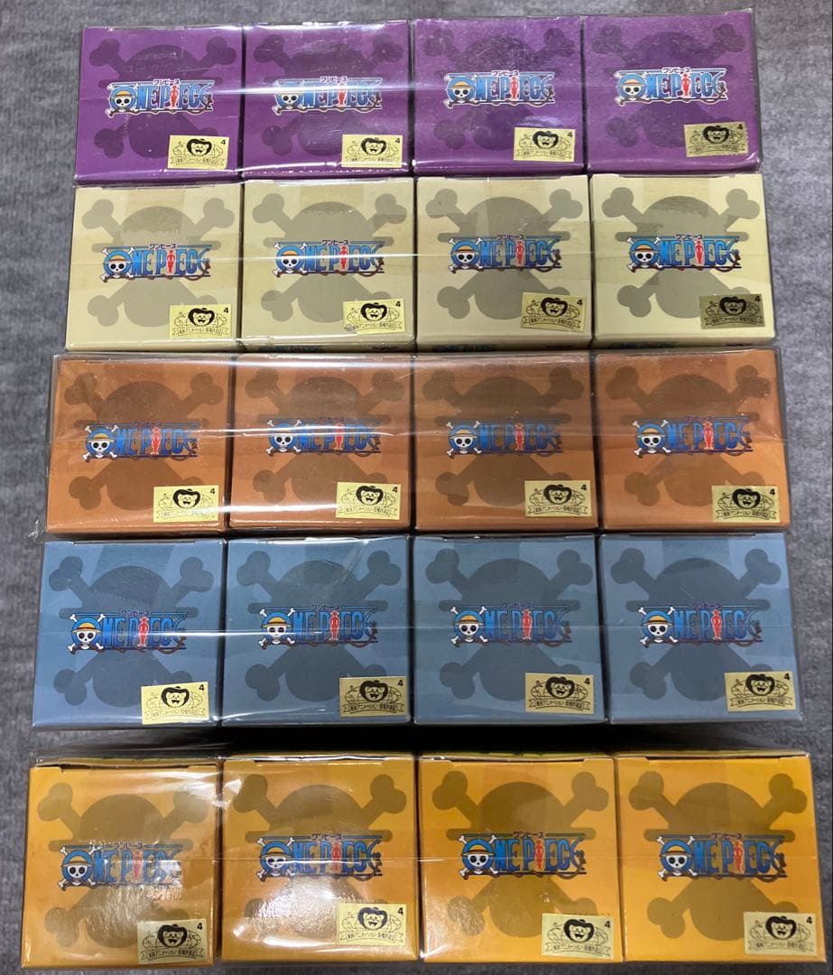 【超美品、未開封】ワンピースワールドコレクタブルフィギュア まとめて80体