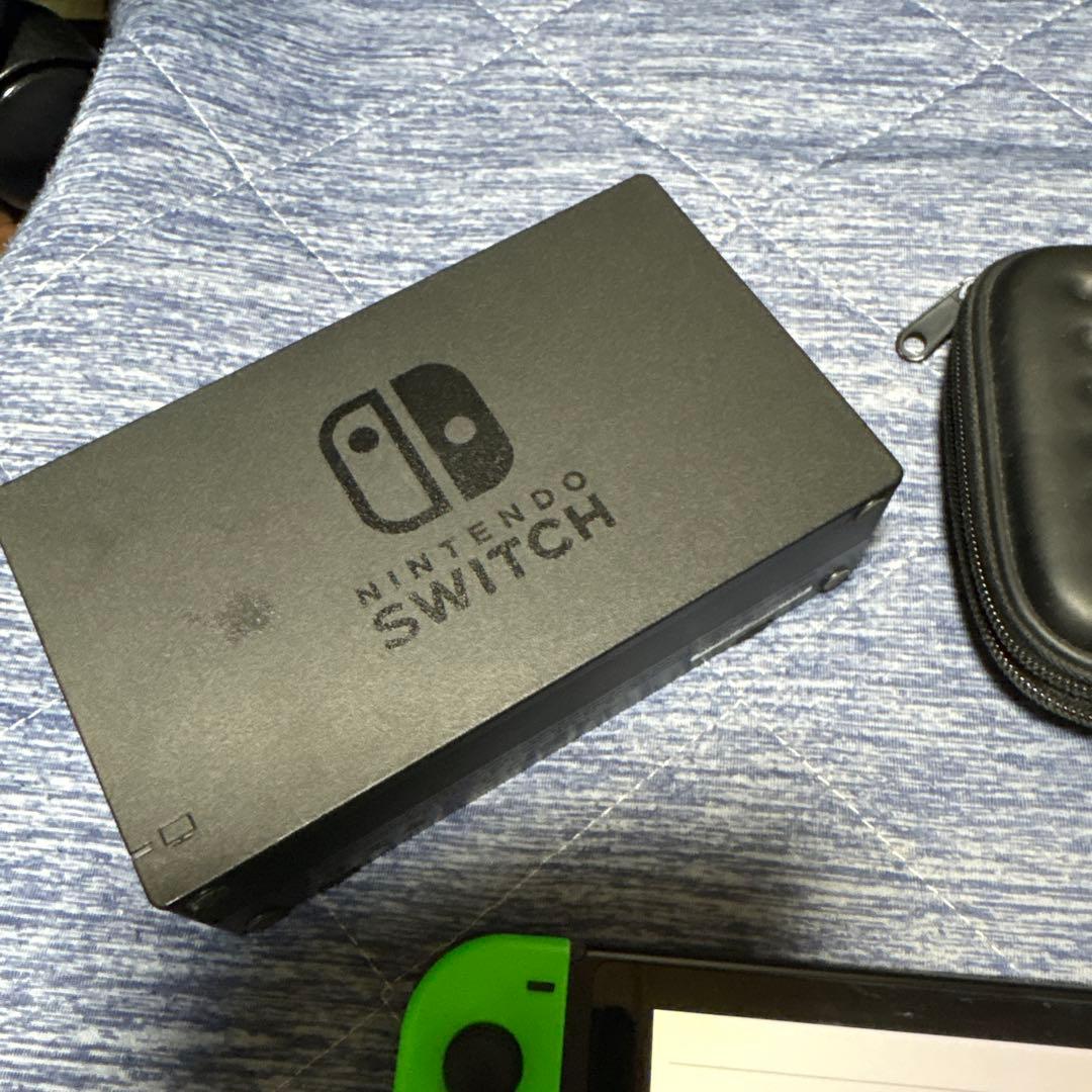 Nintendo Switch 本体 グリーン/レッド　キャリングケース付き
